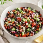 beluga linsen salat mit Gemüse, Feta und Zitronen-Dressing