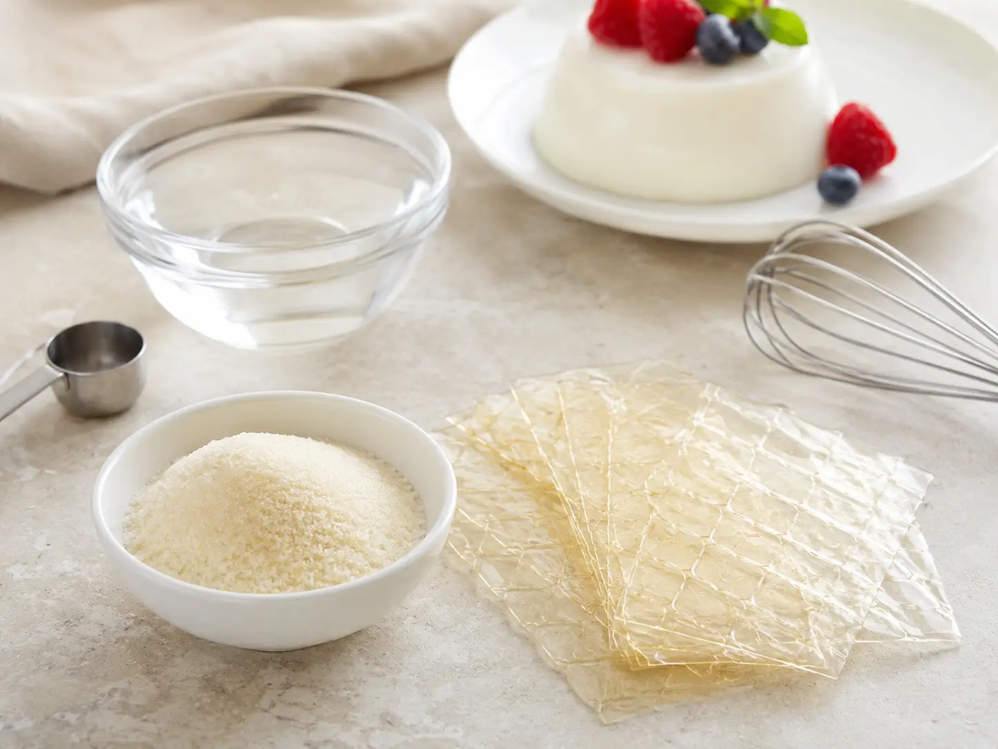 Gelatine Pulver und Blatt Gelatine im Vergleich für Torten und Desserts