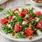 Feta Wassermelone Salat mit Rucola, Minze, Walnüssen und Honig-Balsamico-Dressing